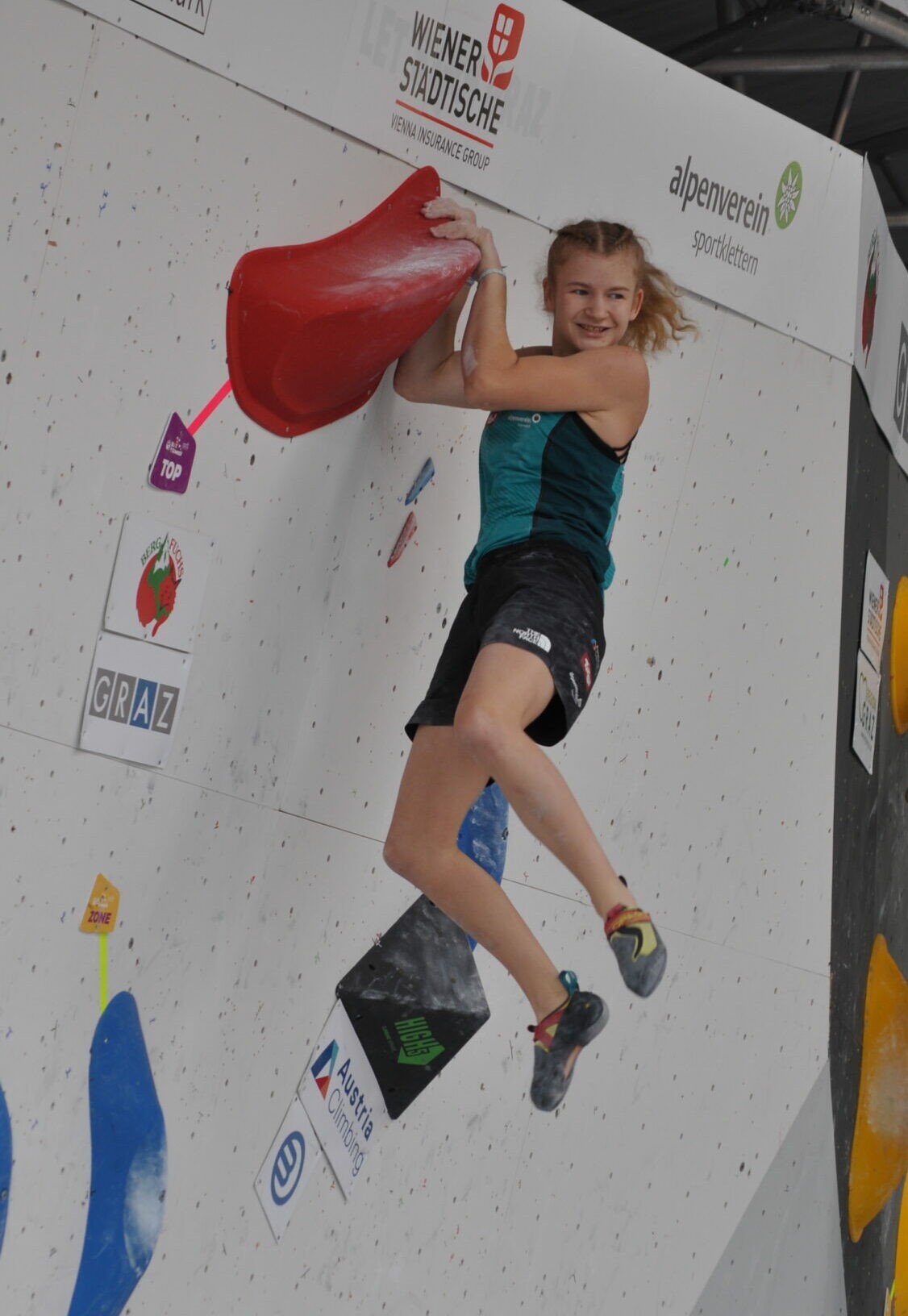 Anna_Bolius_Boulderwand.jpg